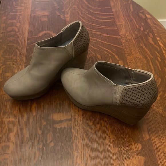 Dr. Scholl’s memory foam cool fit wedge heels/ booties - Picture 3 of 6